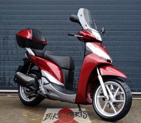 Te koop : motorscooter Honda SH300i abs, rijb.A2, praktisch en krachtig, 1j gar.