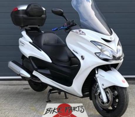TE KOOP : MOTORSCOOTER RIJBEWIJS A2 YAMAHA MAJESTY 400 met topcase en garantie